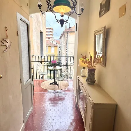 Elegant 2-bedroom Terrace In The Heart Of The *