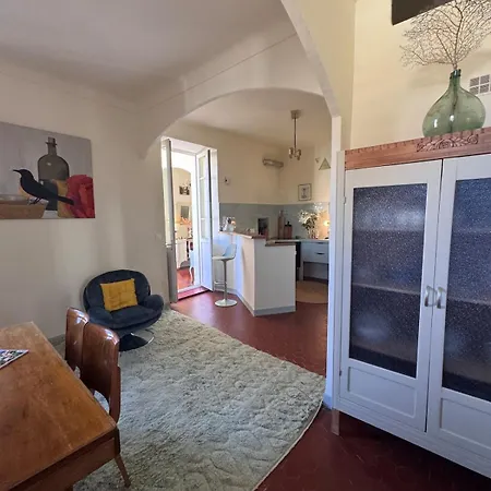 Apartmán Elegant 2-bedroom Terrace In The Heart Of The