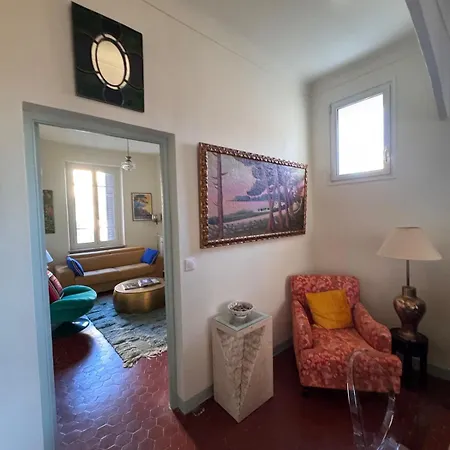 Apartmán Elegant 2-bedroom Terrace In The Heart Of The *