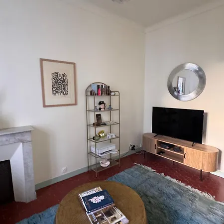 Apartmán Elegant 2-bedroom Terrace In The Heart Of The