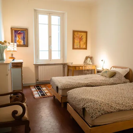 Apartmán Elegant 2-bedroom Terrace In The Heart Of The