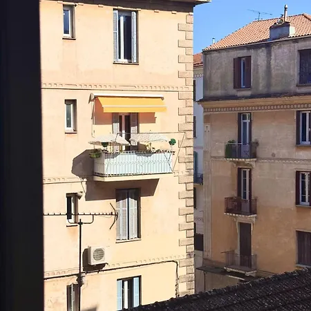 Apartmán Elegant 2-bedroom Terrace In The Heart Of The